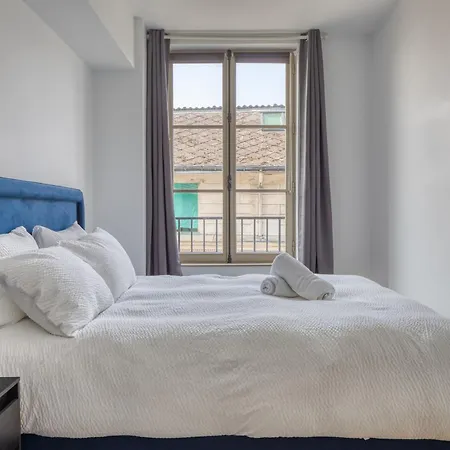 Celestine Mignon F2 En Centre De - Proximite Donjon De