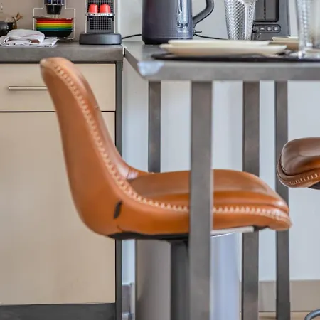 Celestine Mignon F2 En Centre De - Proximite Donjon De *