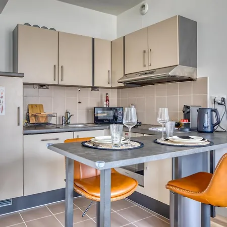 Апартаменты Celestine Mignon F2 En Centre De - Proximite Donjon De *